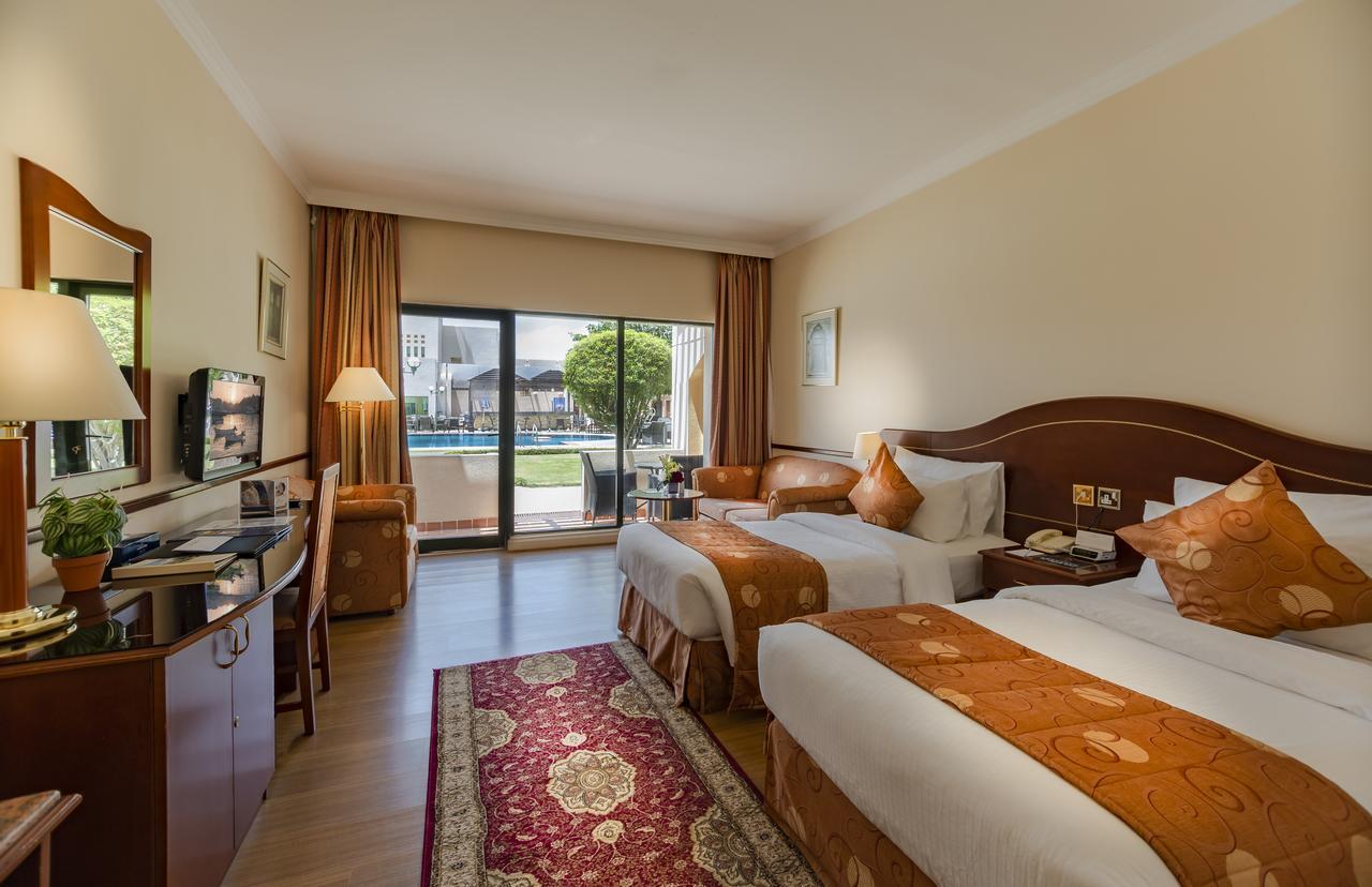 Standard Doppel- oder Zweibettzimmer mit Poolblick