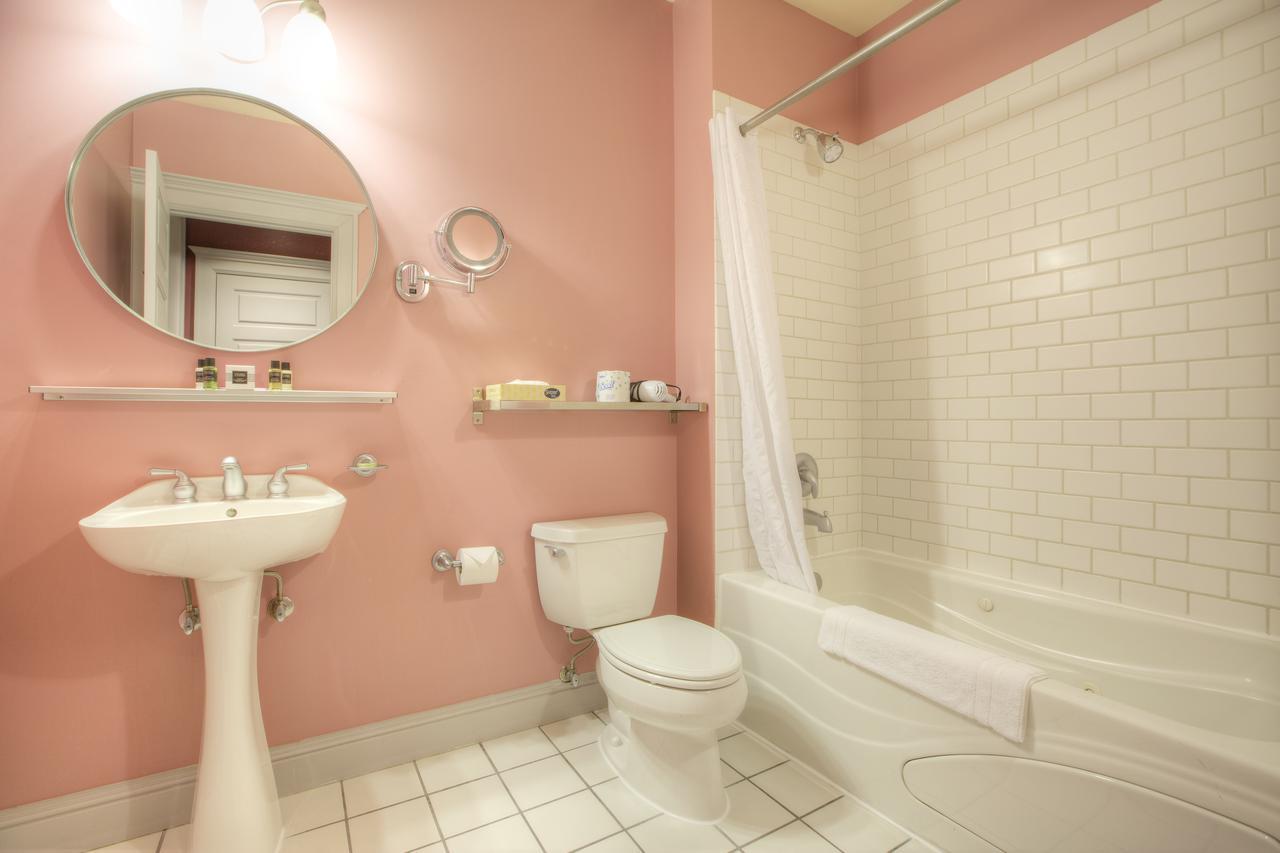 Queen Suite