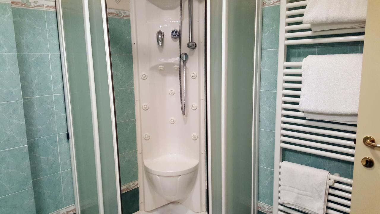 Double or Twin Room,681603066:JPEG