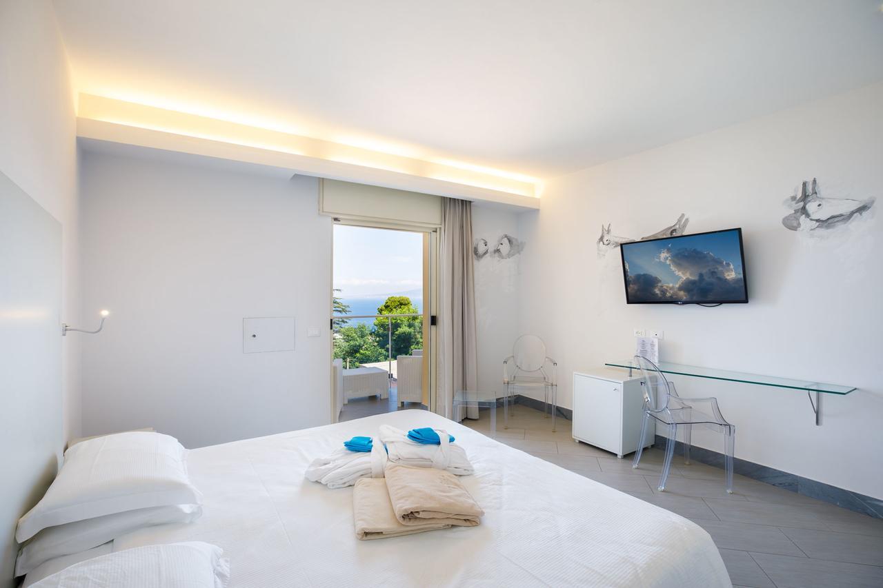 Dreibettzimmer mit Meerblick