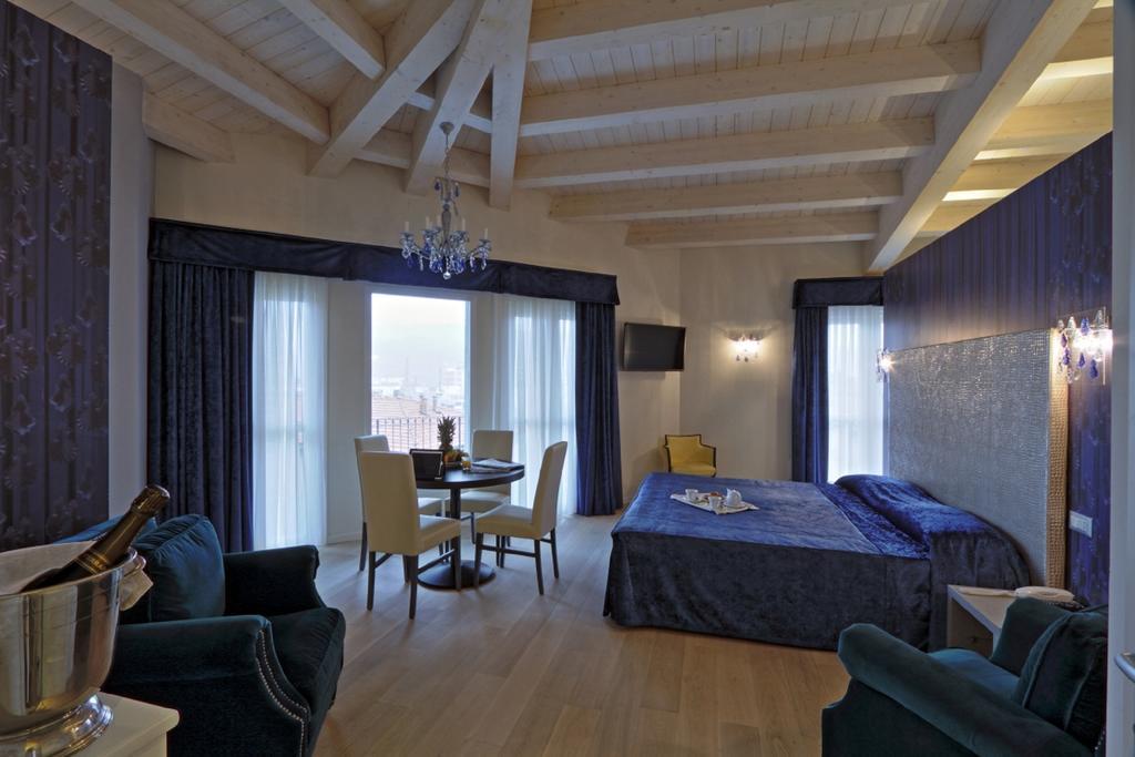 Suite con Balcone e Vasca Idromassaggio