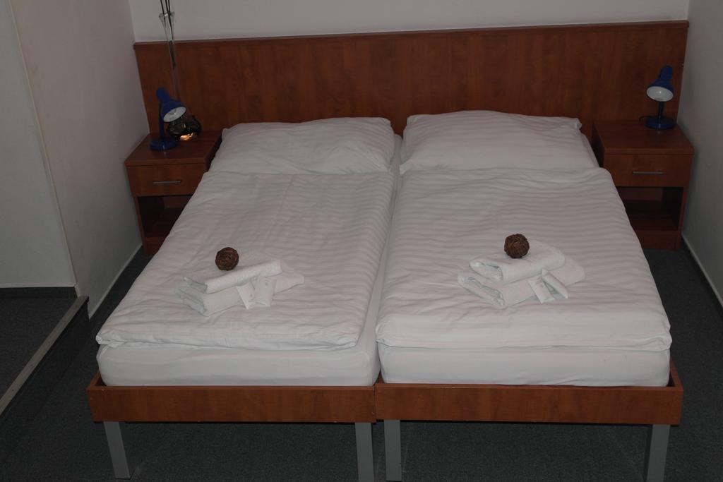Doppel- oder Zweibettzimmer