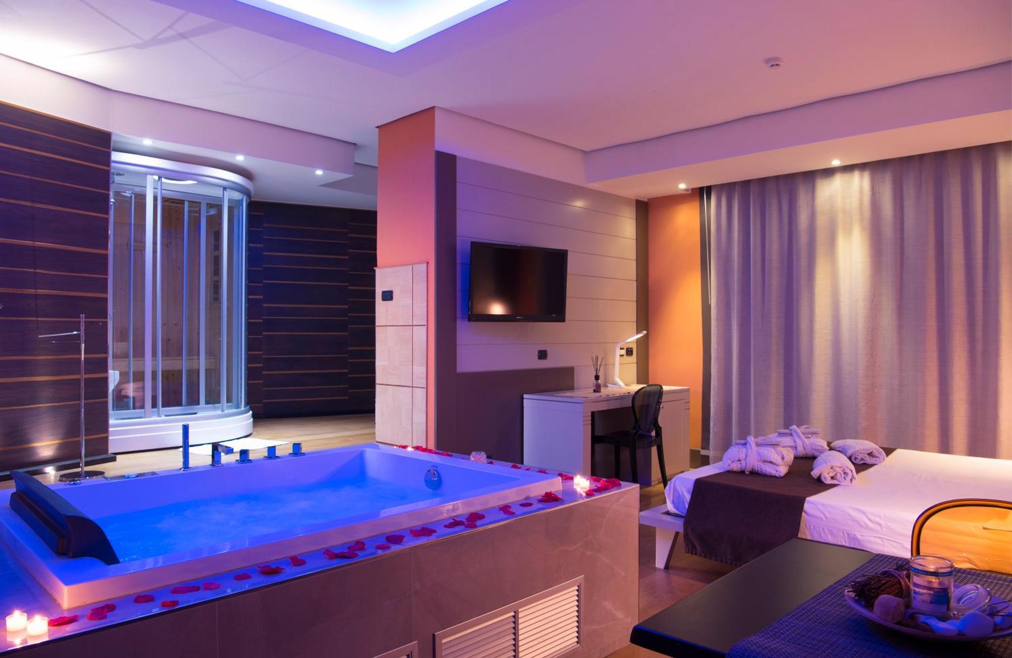 Suite Spa Bath,450536403:JPEG
