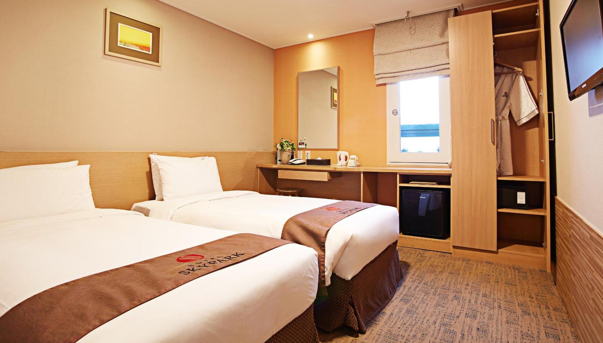 [Event PKG] Standard Twin Room 1 hour Early check from 1400 & 1 set of Soothing Pad