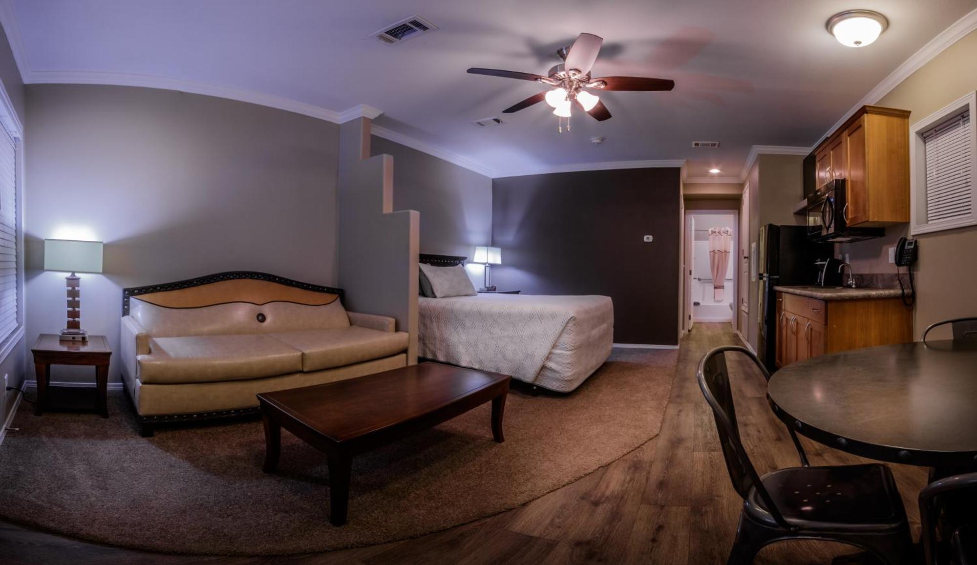 One-Bedroom Suite w or Kitchenette
