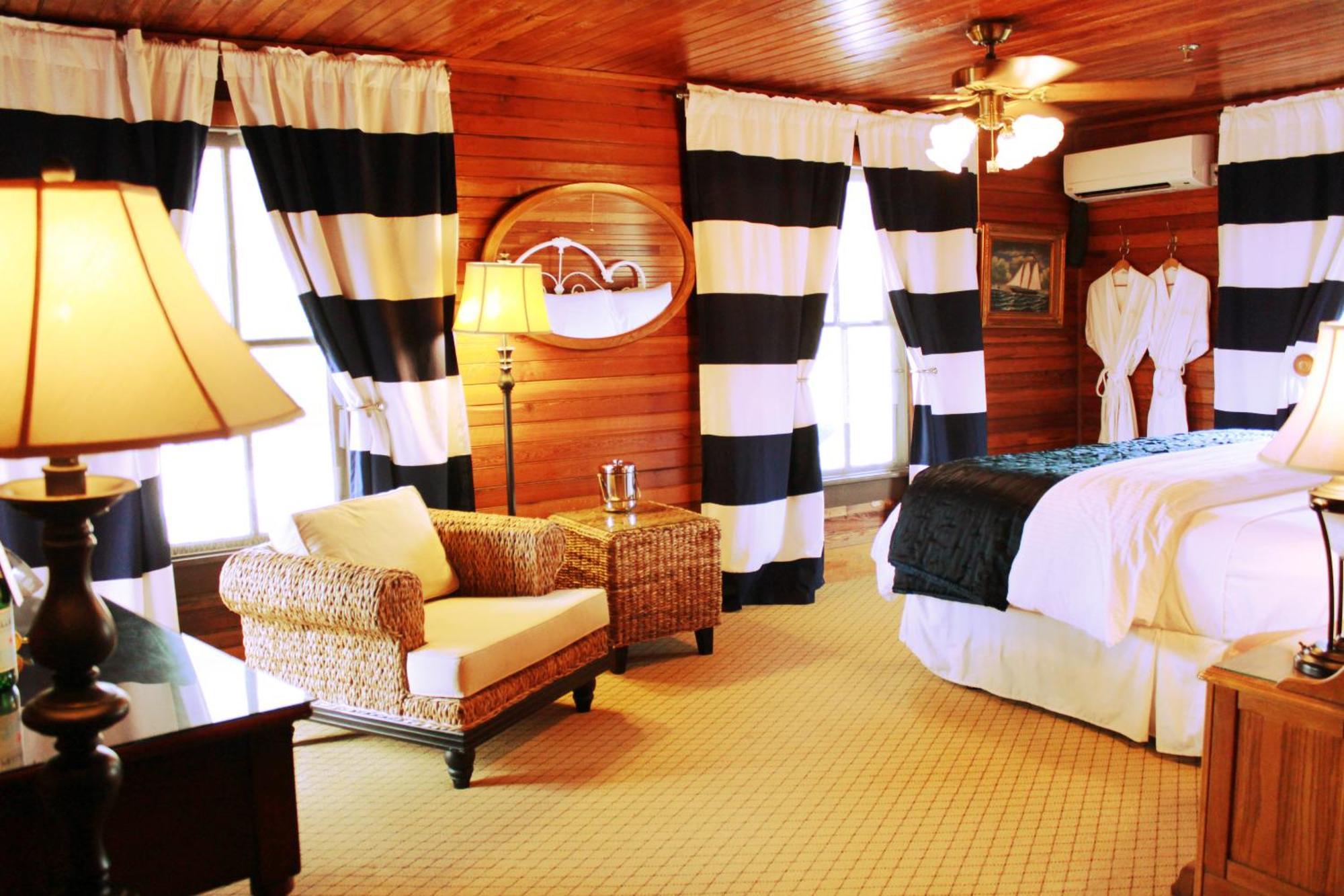 Yacht Club Suite