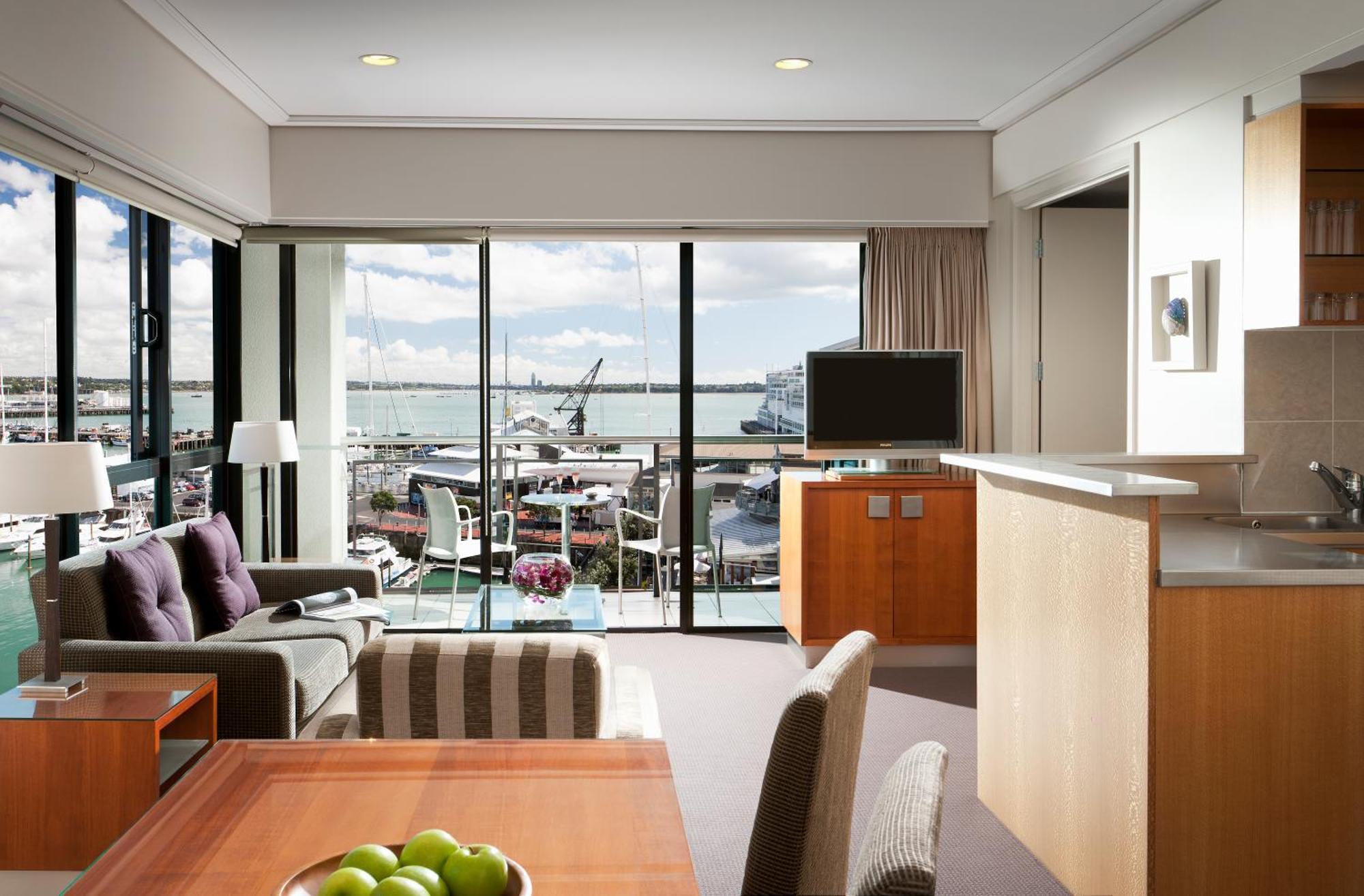 Deluxe One-Bedroom Suite Marina View