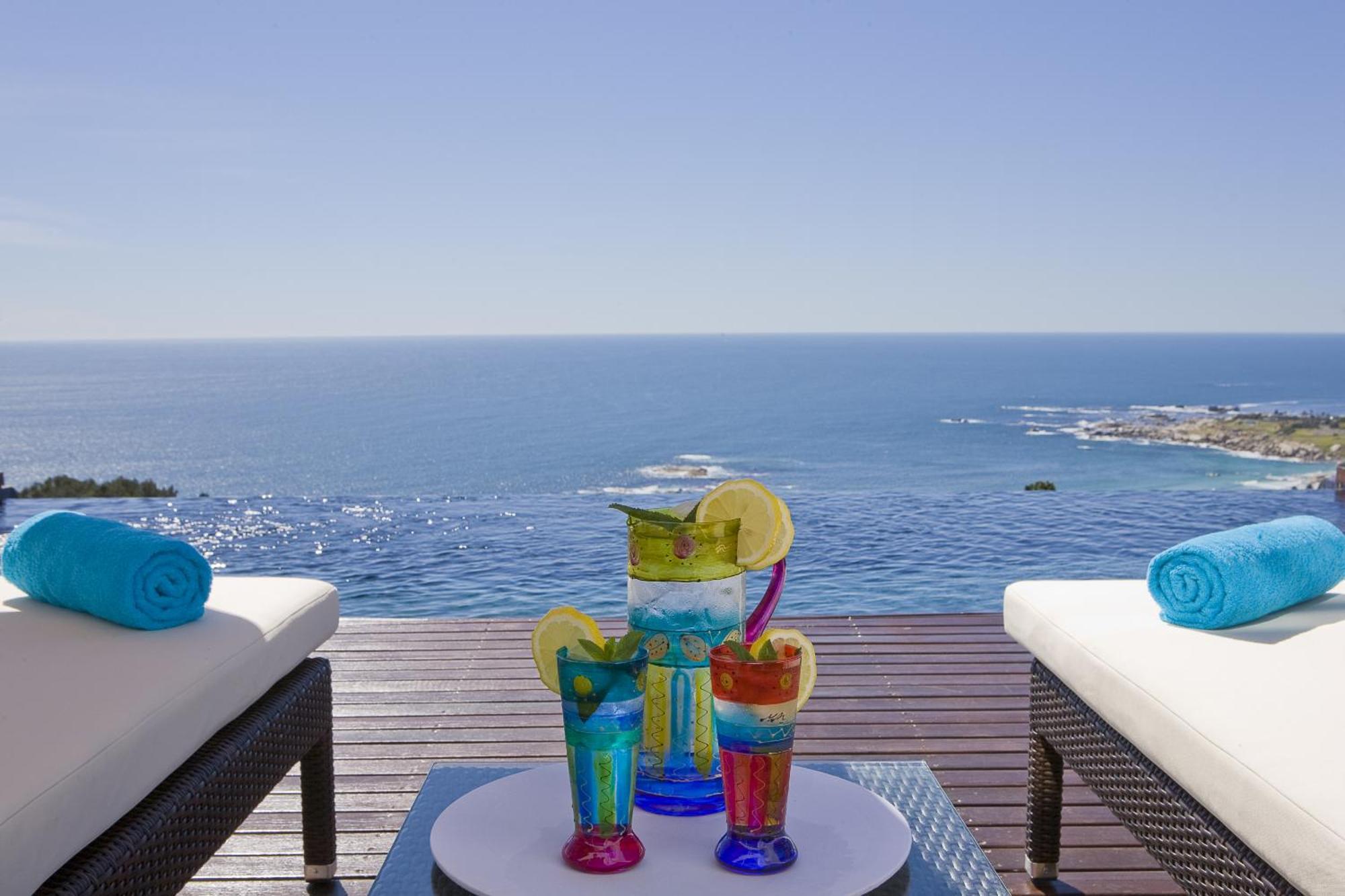 Deluxe Suite with Terrace and Sea View - Infinity Suite