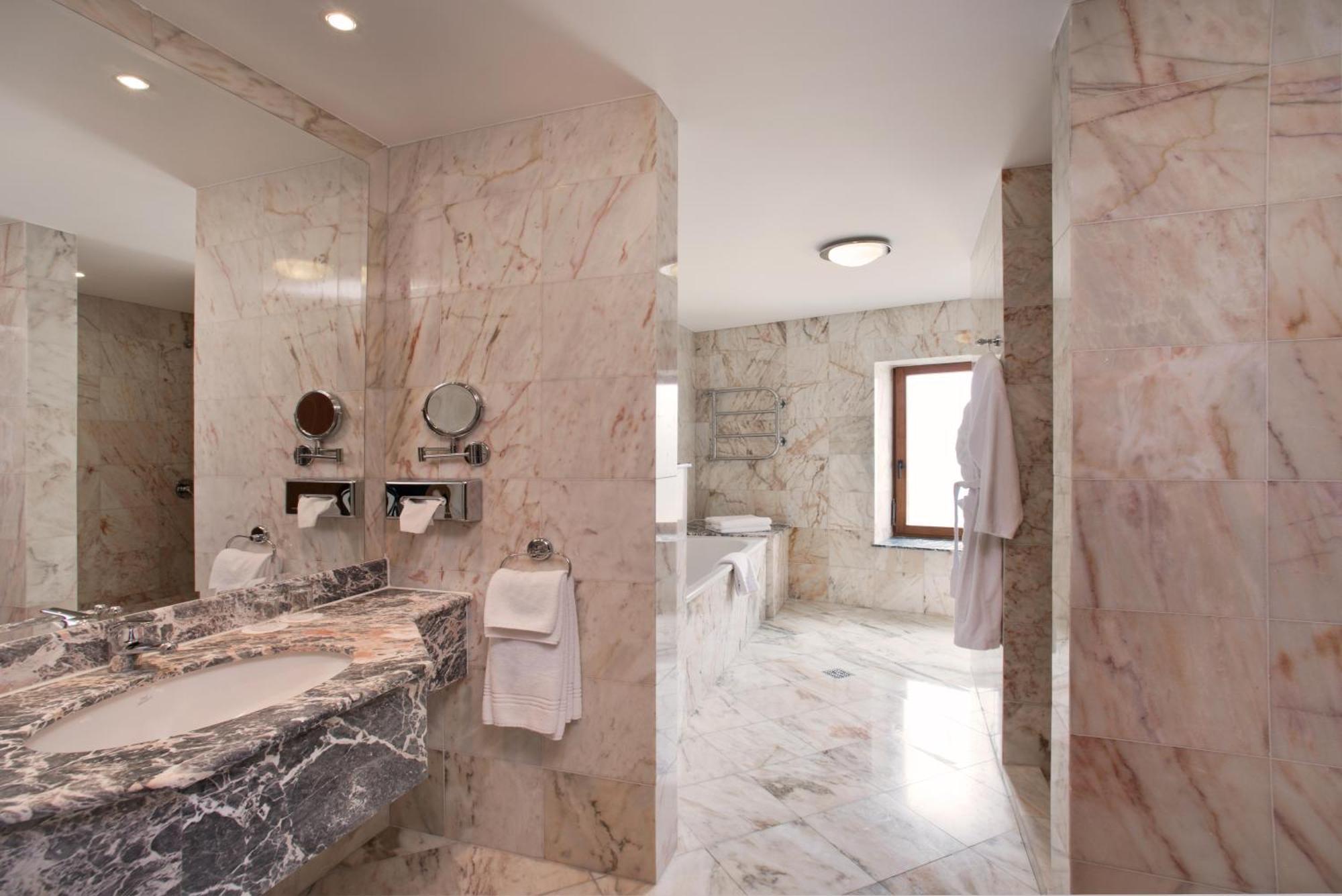 Premium Suite with Aqua Pool Access