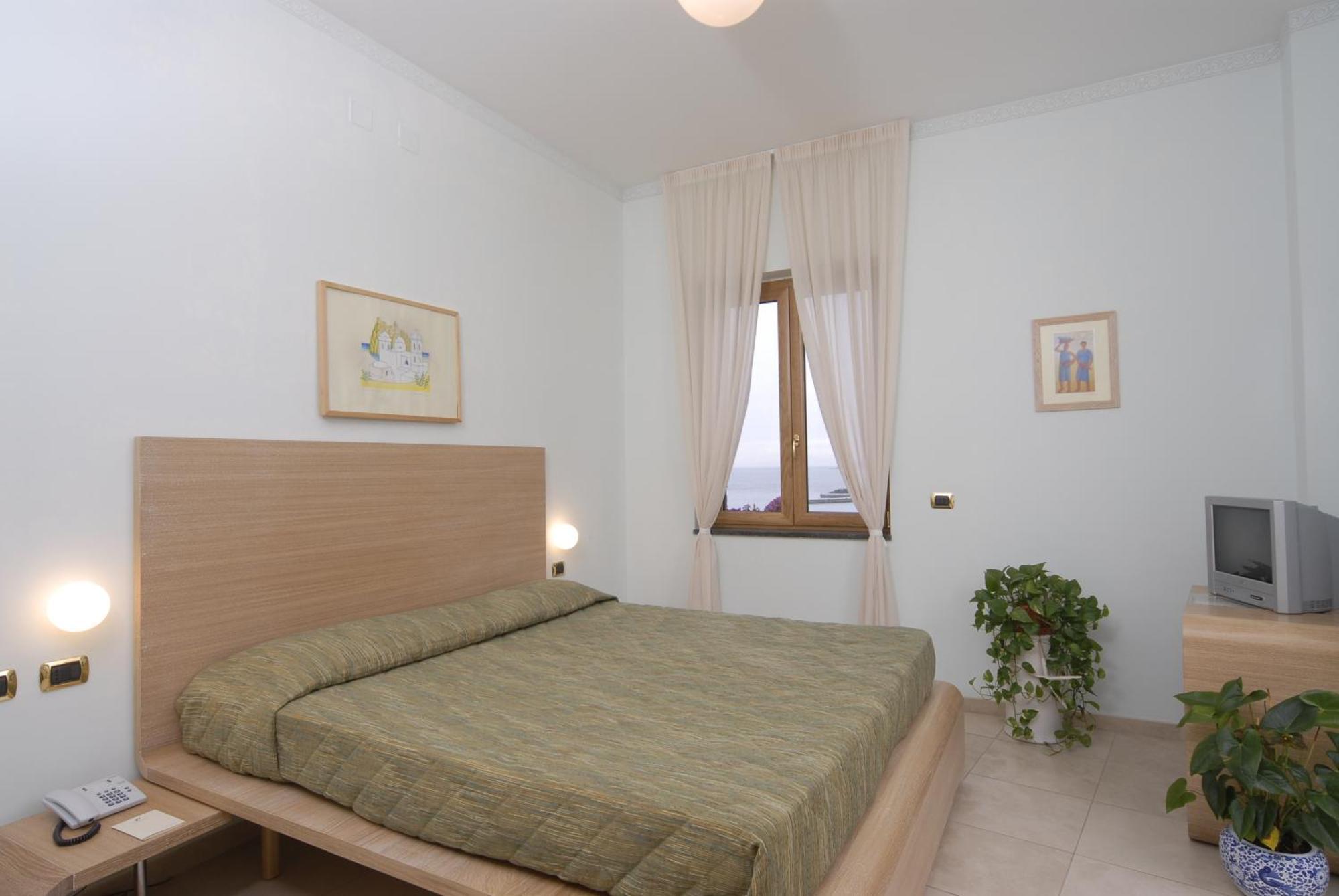 Classic Double or Twin Room Sea View