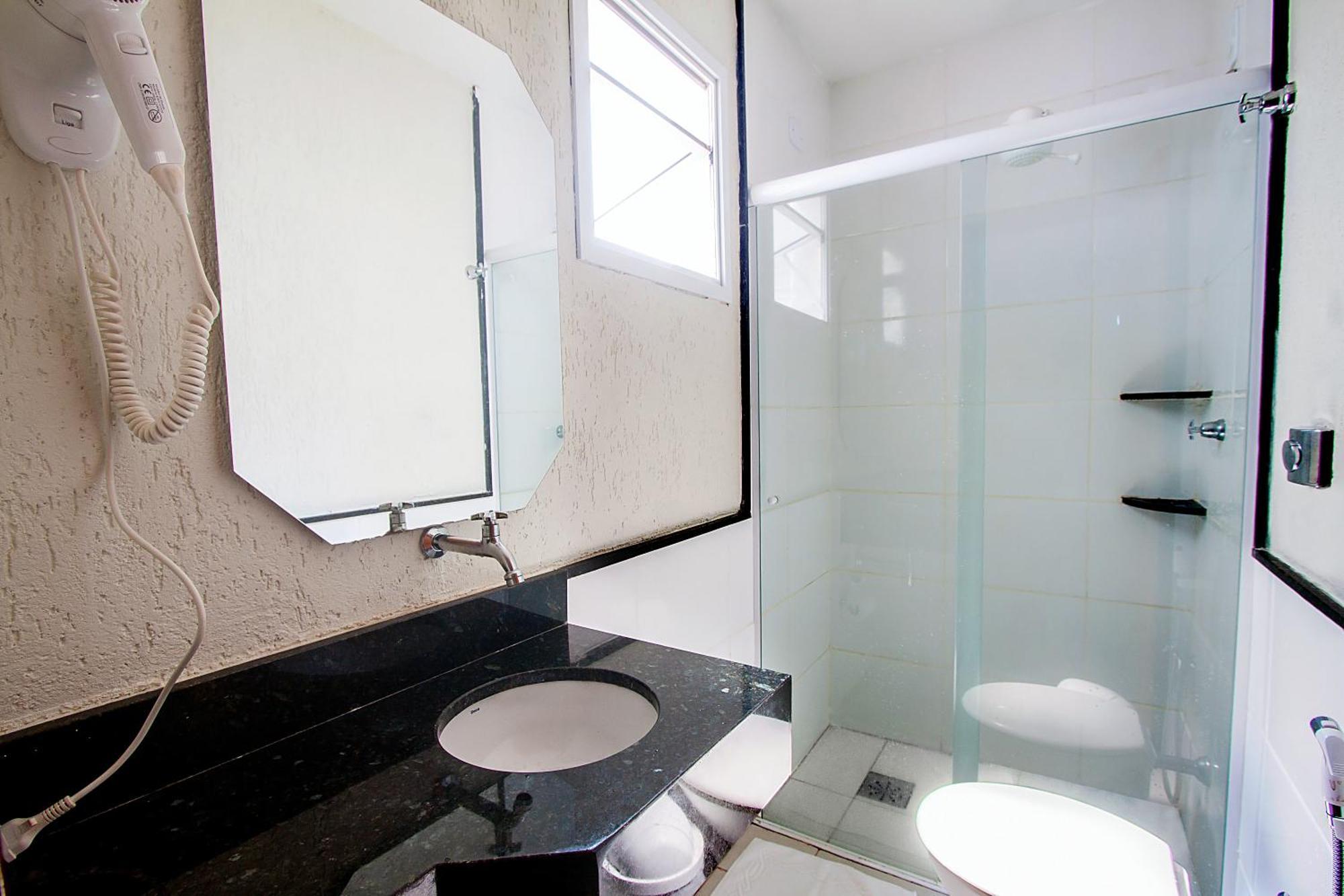 Deluxe Double Room Shower