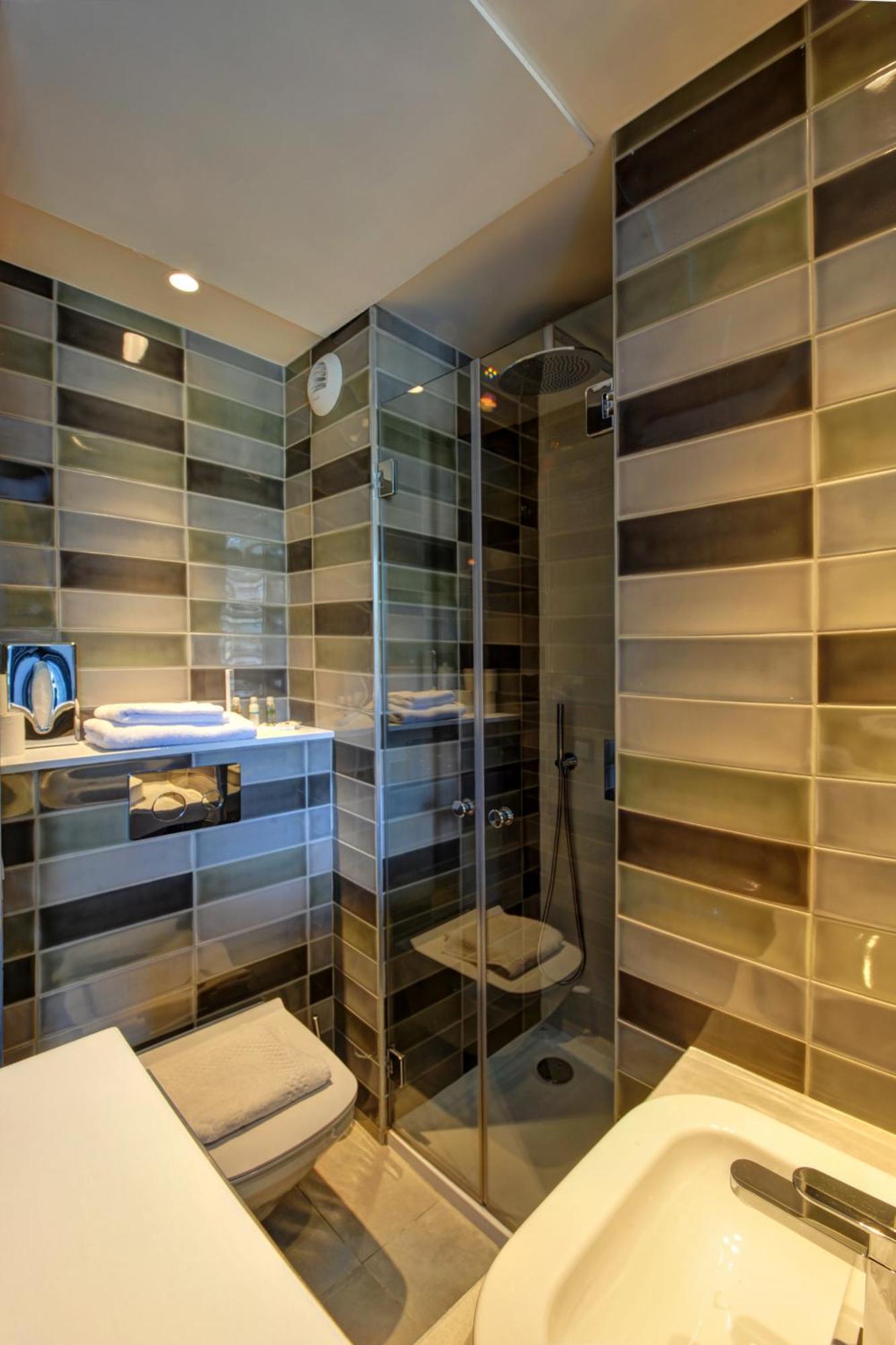 Small Single Room Shower,815445449:JPEG