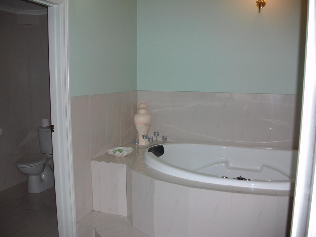 Deluxe Suite with Spa Bath