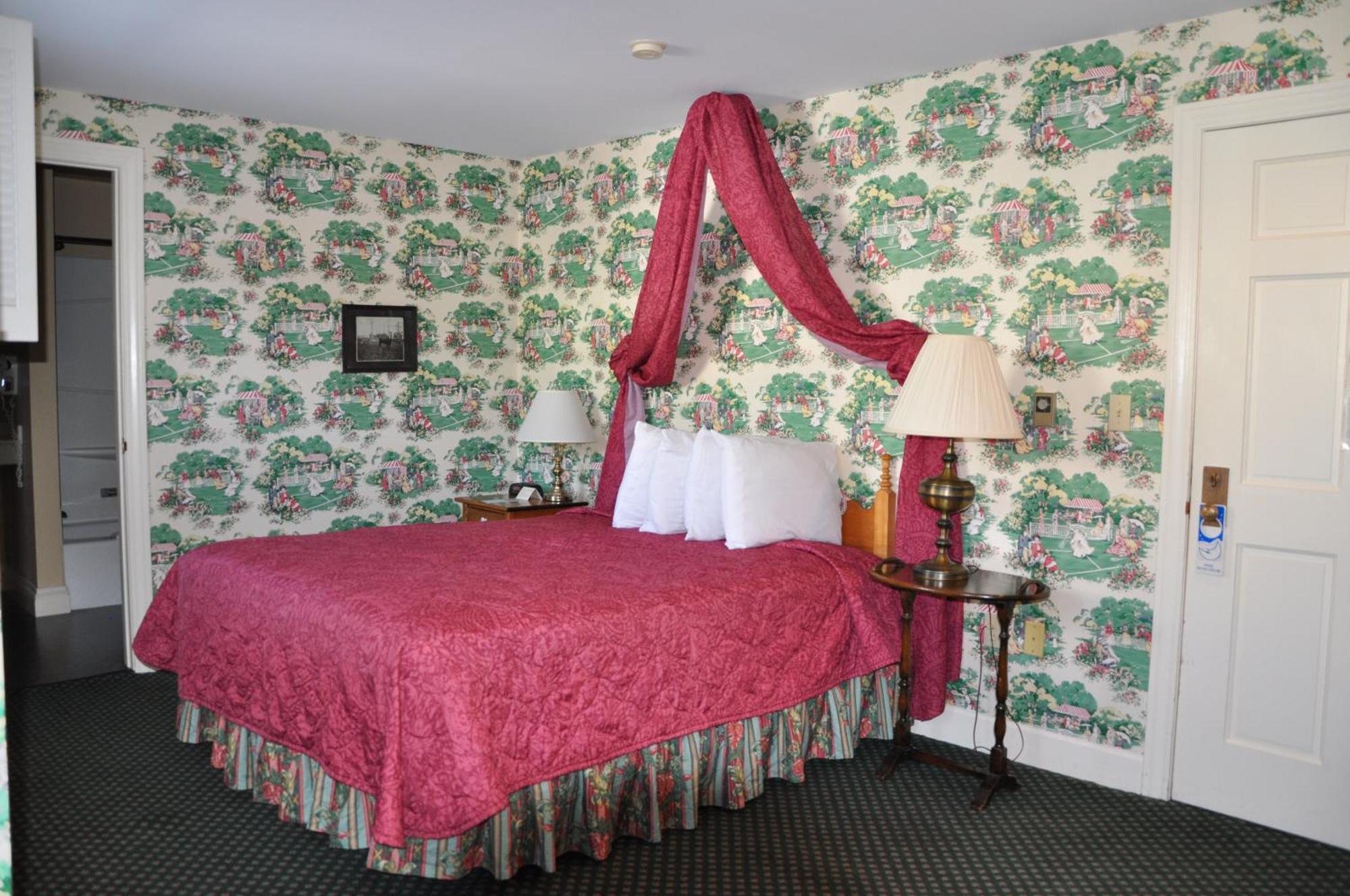 Deluxe Queen Room View