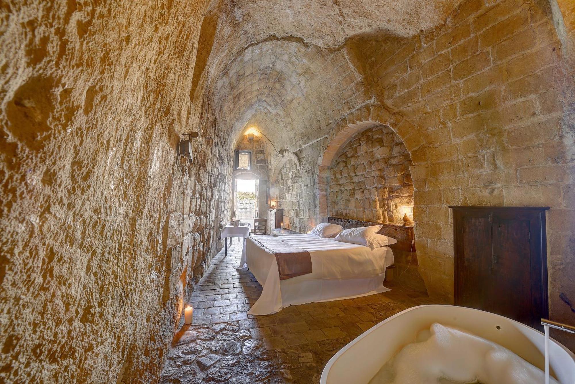 Classic Room Cave,792174360:JPEG