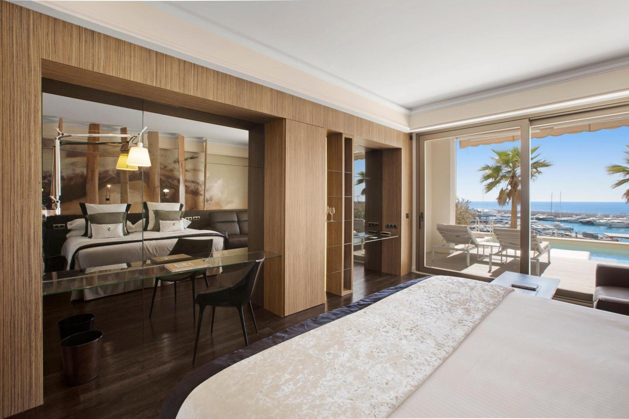 Habitación Doble Superior con acceso a la piscina y vistas al mar