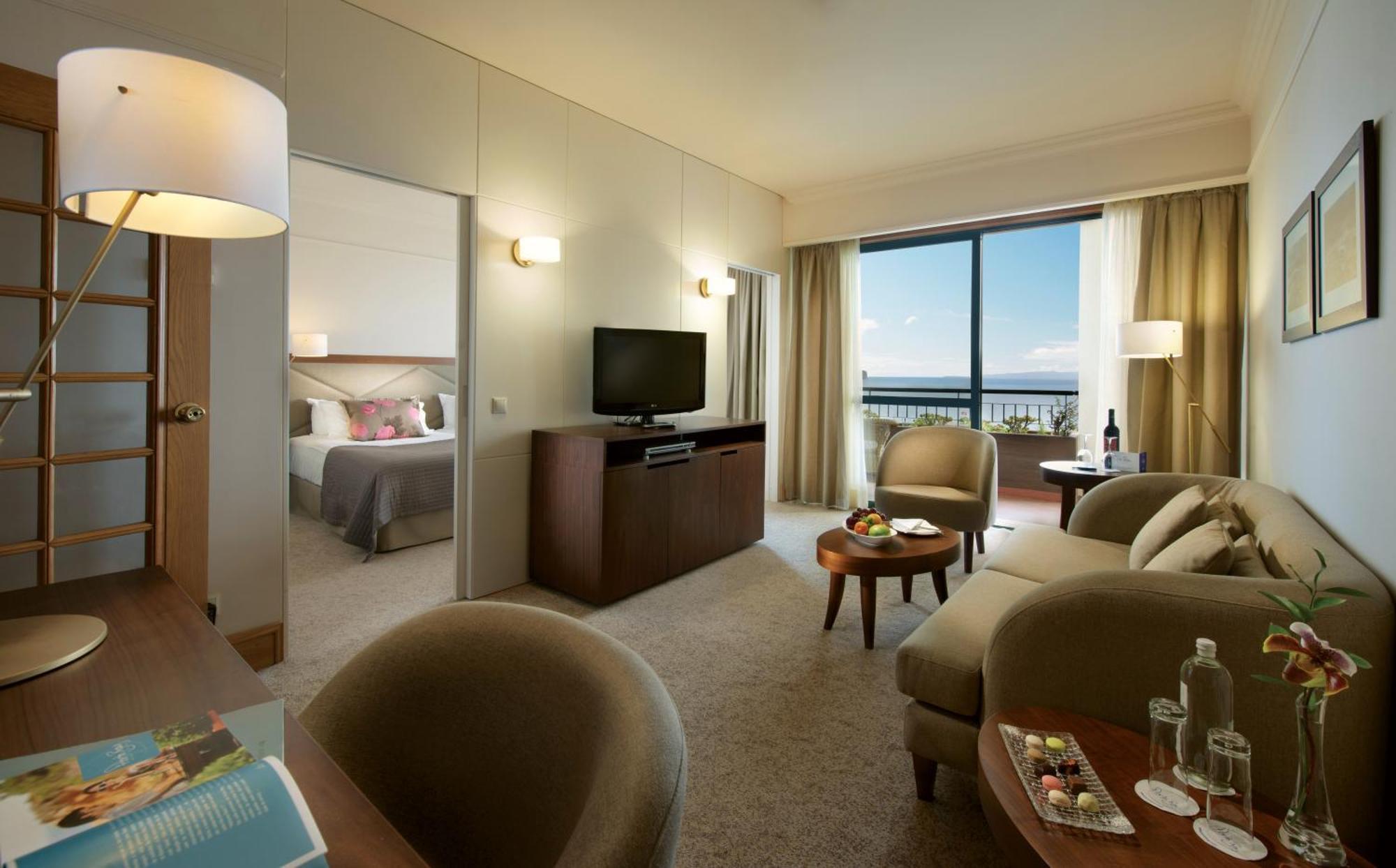 Junior Suite,1589241186:JPEG