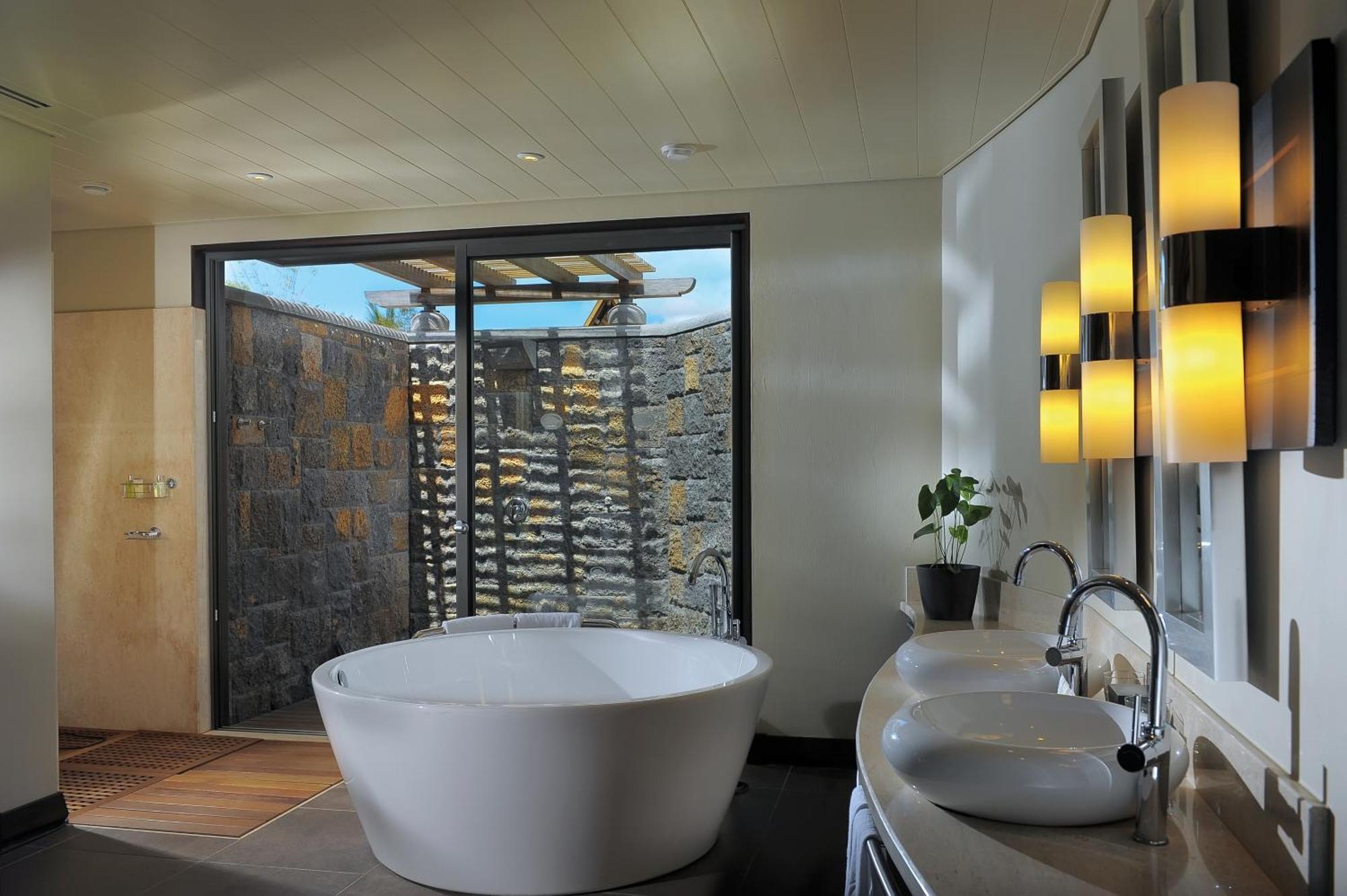 Suite Senior Fronte Spiaggia con Piscina