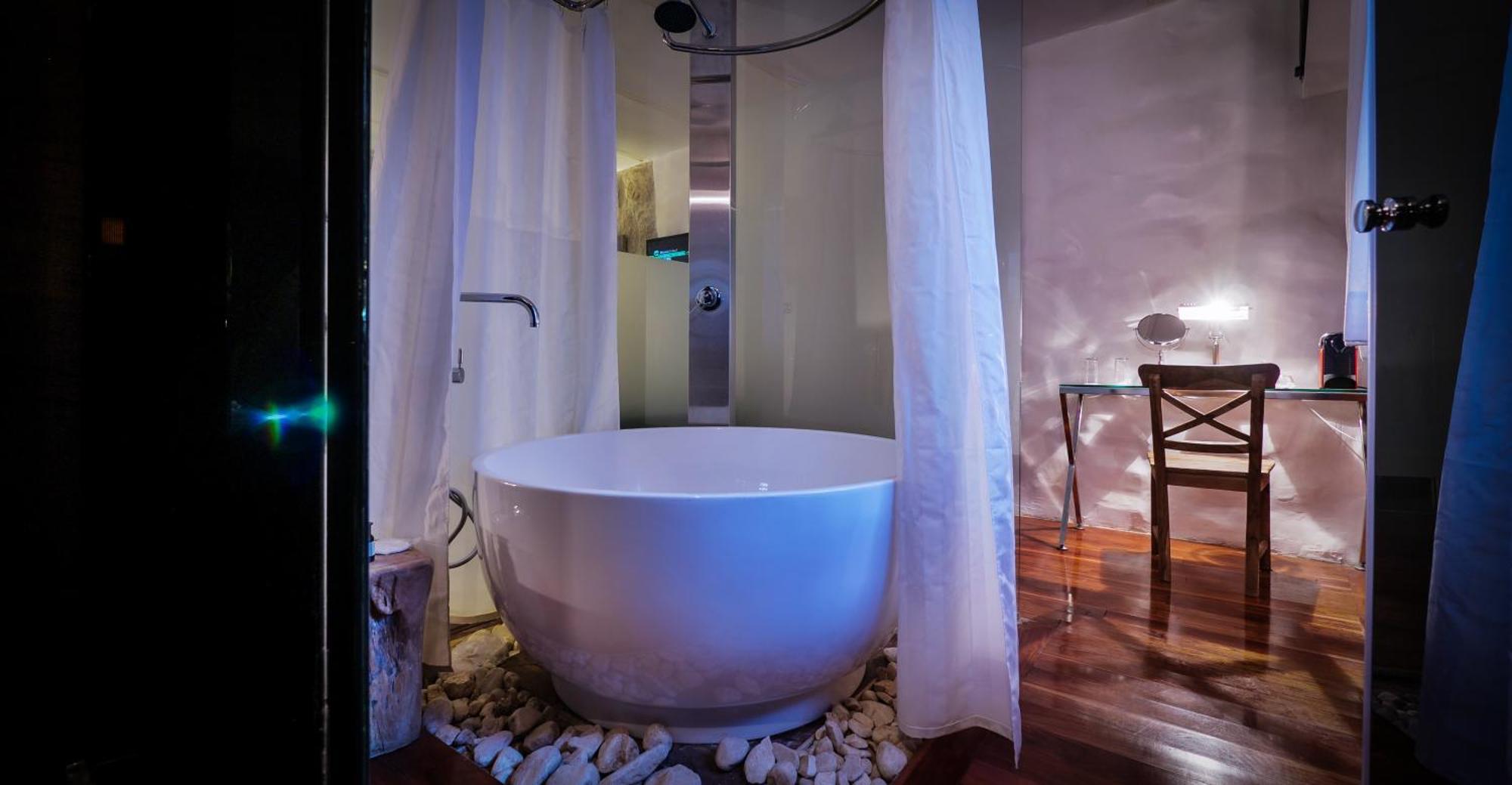 Suite Bath