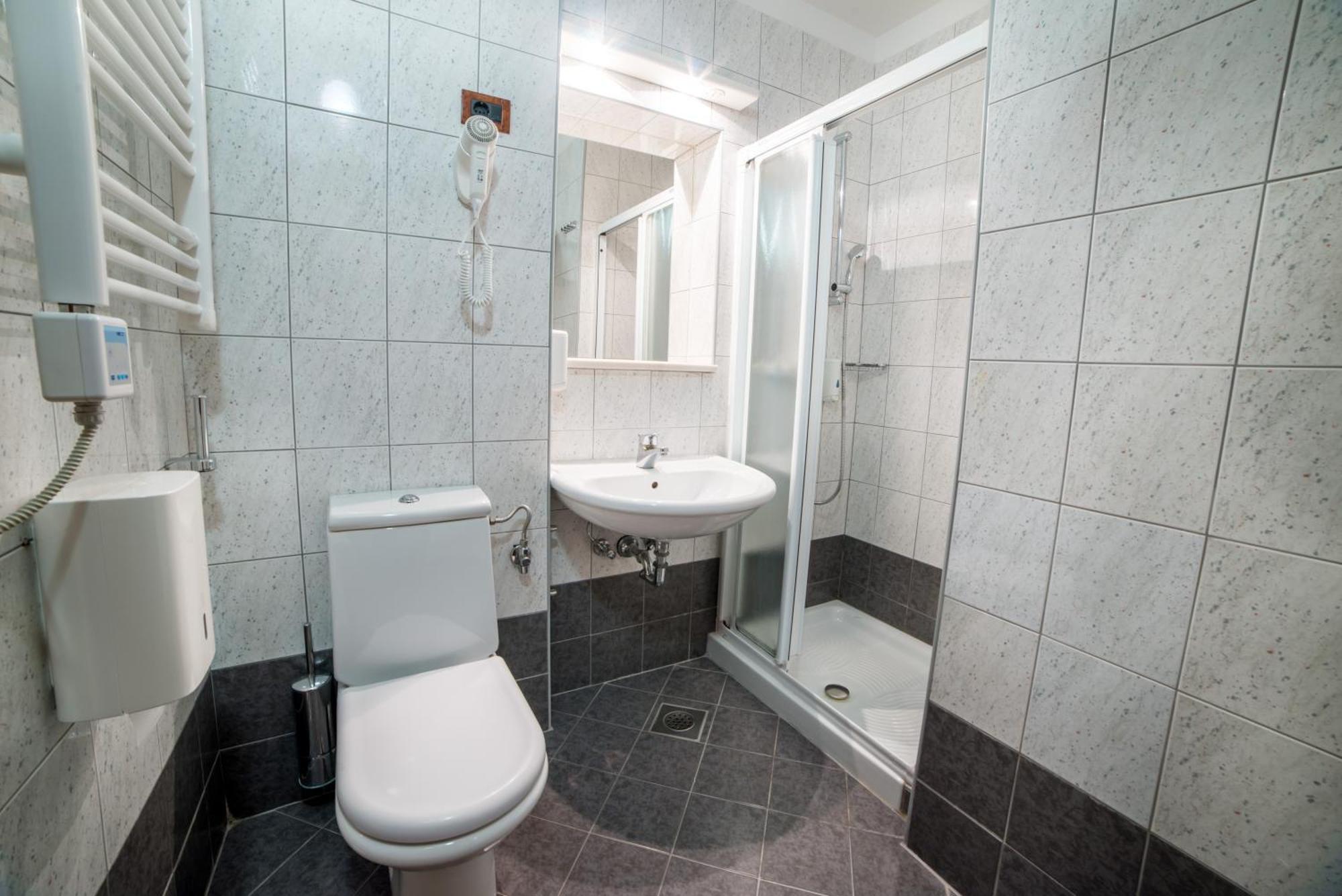 Doppel-/Zweibettzimmer mit Meerblick