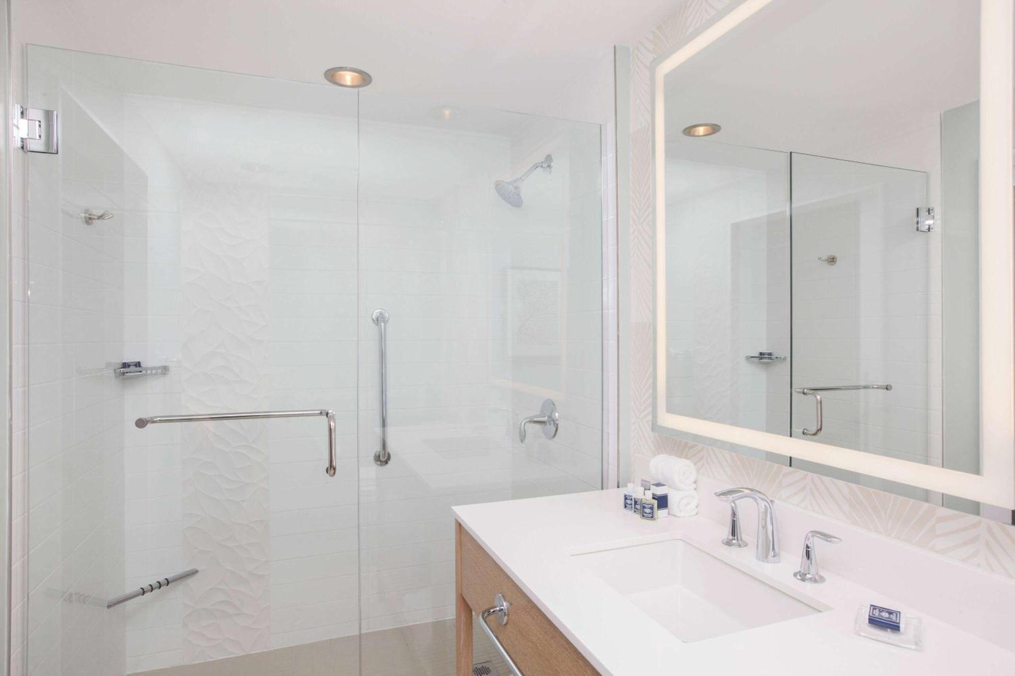 Quarto Queen Deluxe com 2 Camas Queen-size - Vista de Intracoastal