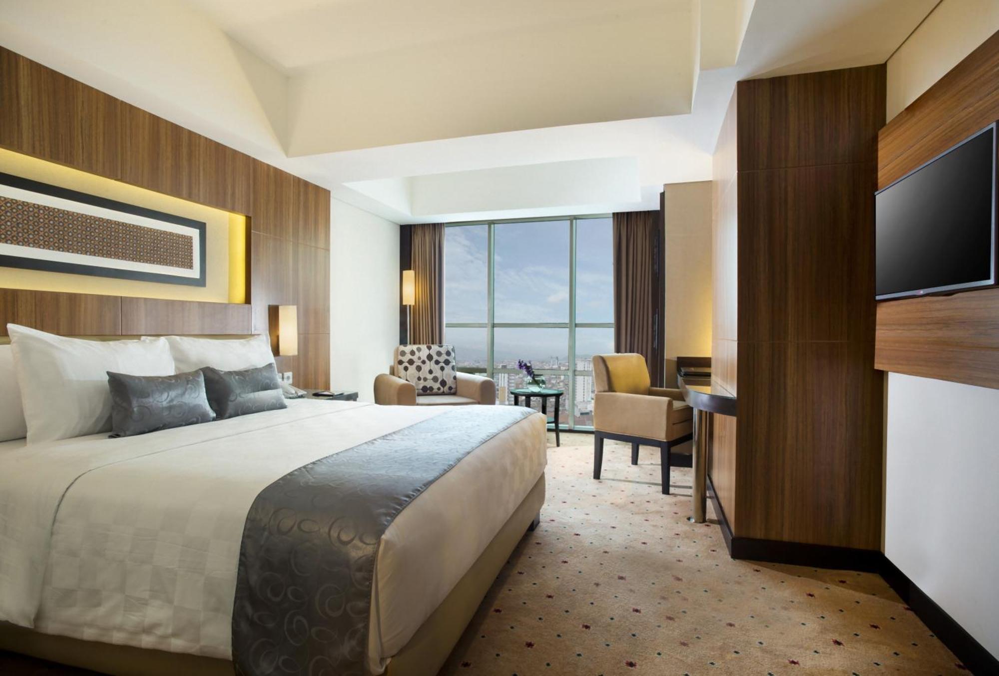 Superior Double Room with Shower and City View - Non-Smoking