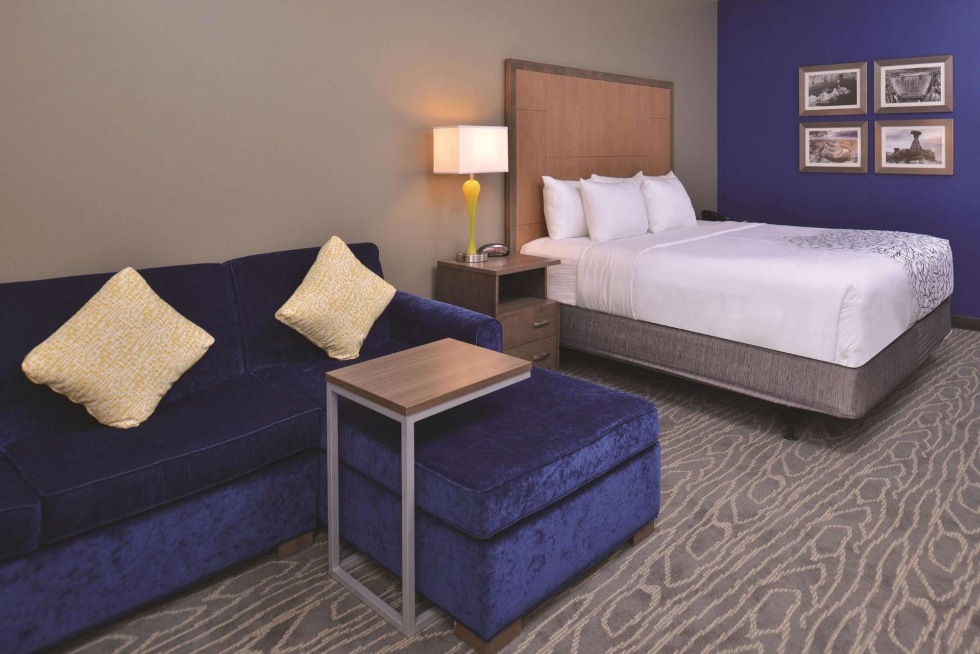 Deluxe King Room - Mobility Access/Non-Smoking