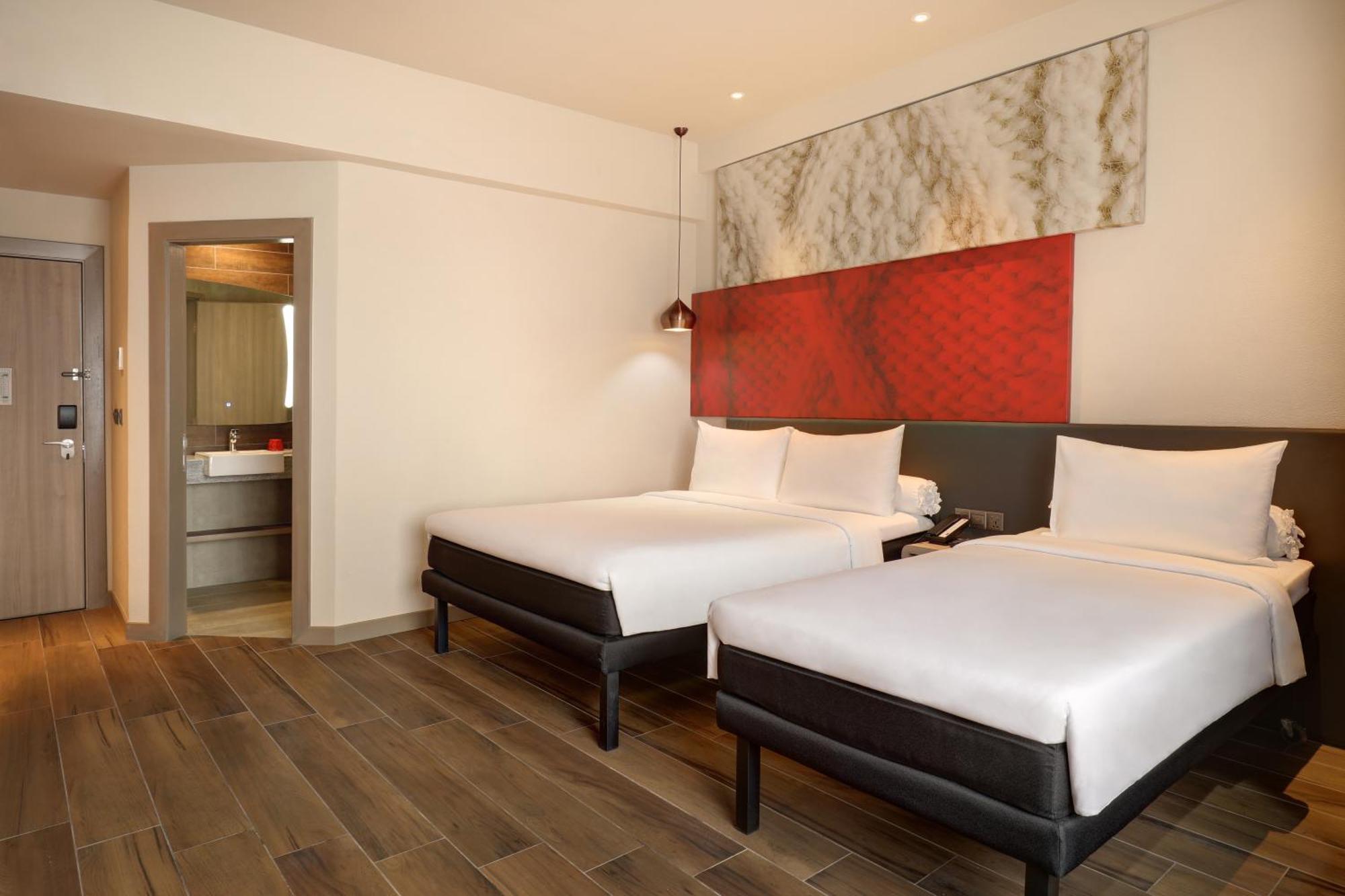 Family Room with 1 Queen Bed and 1 Single Bed