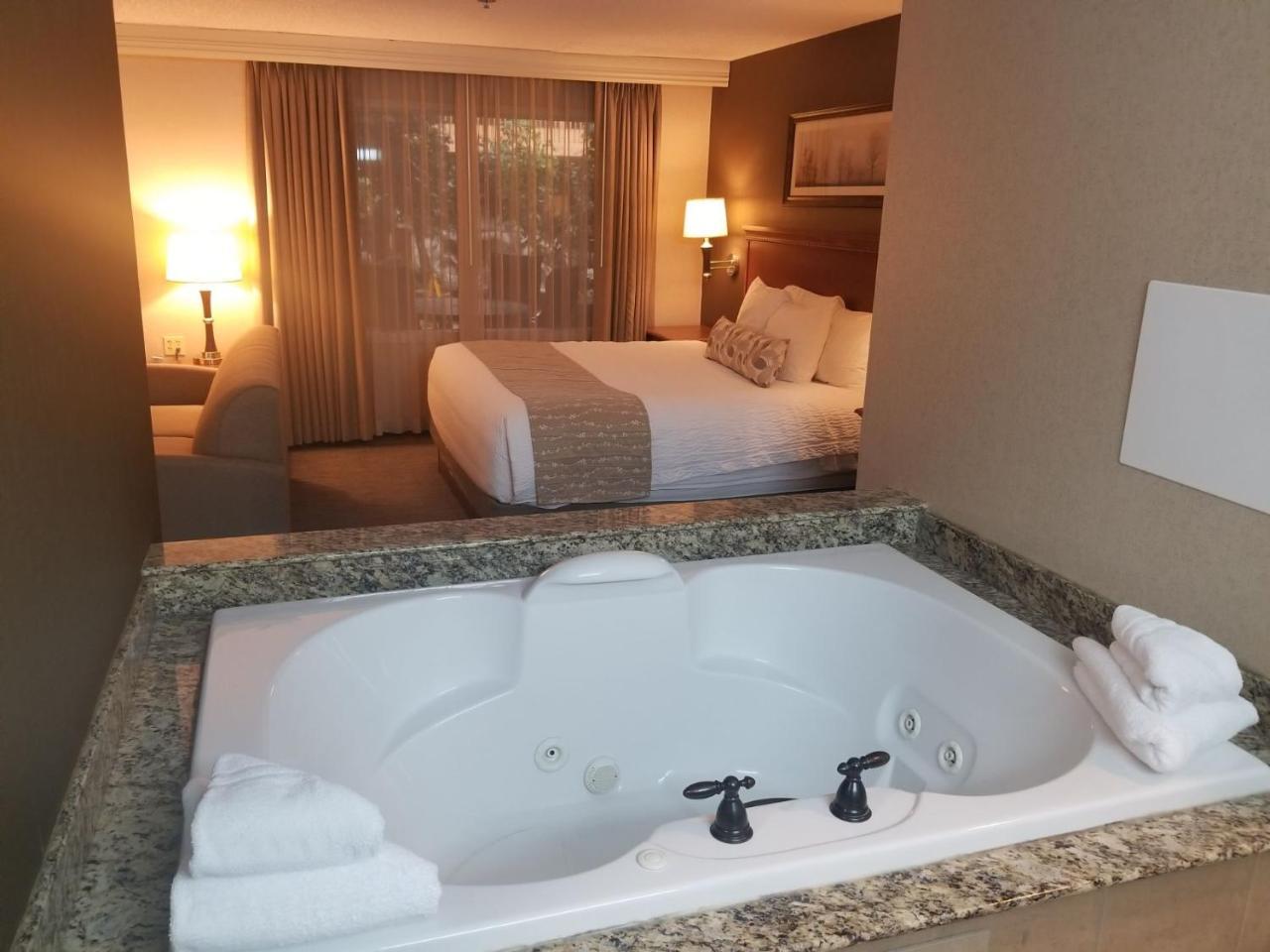 King Suite Spa Bath