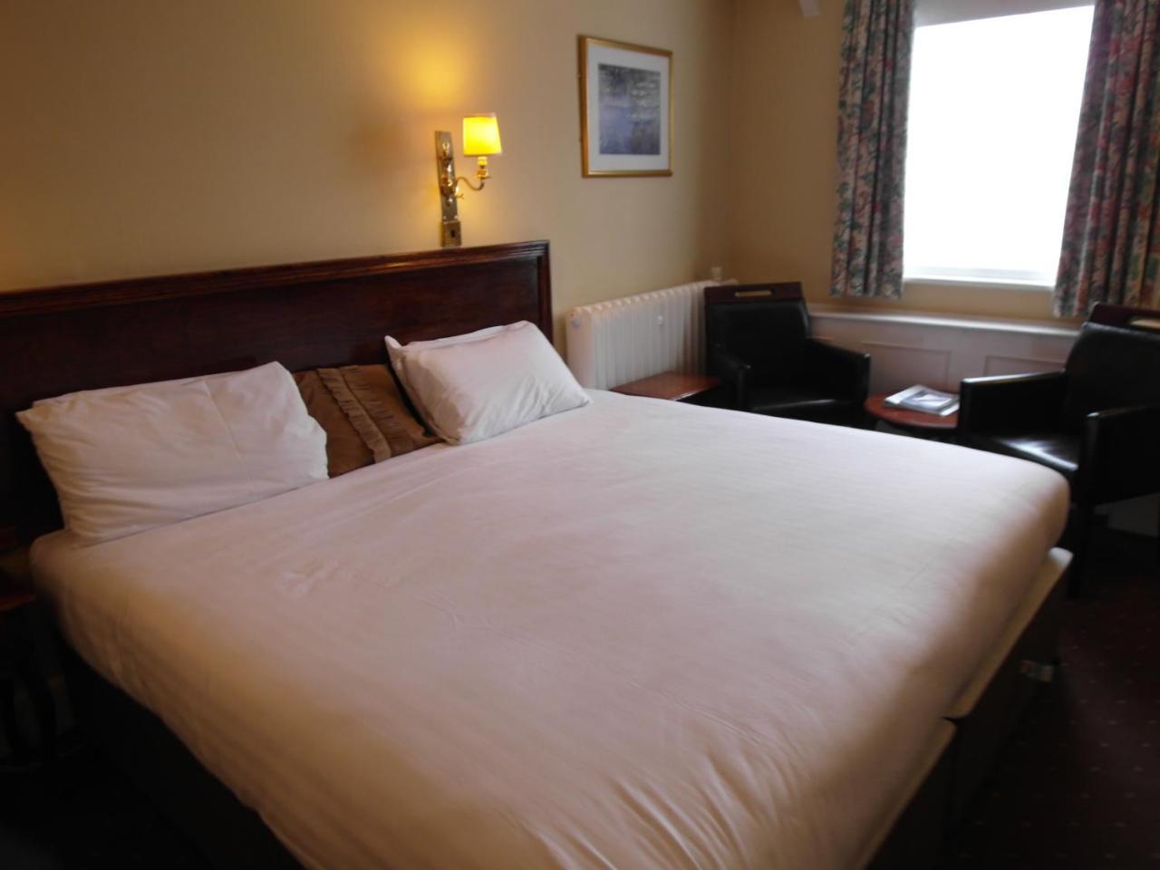 Family Room One Double Bed Two Single Beds Non-Smoking,718837765:JPEG