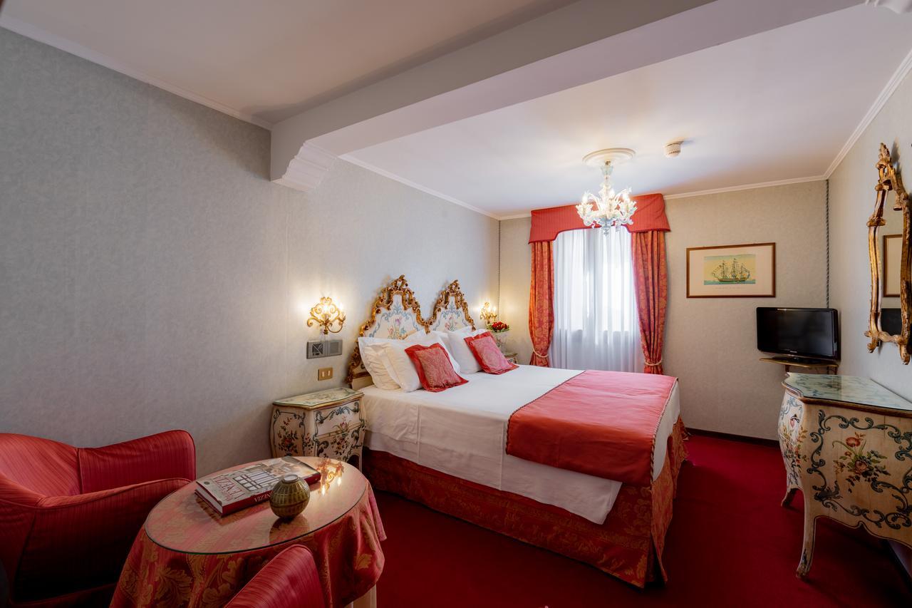 Classic Double Venetian Room