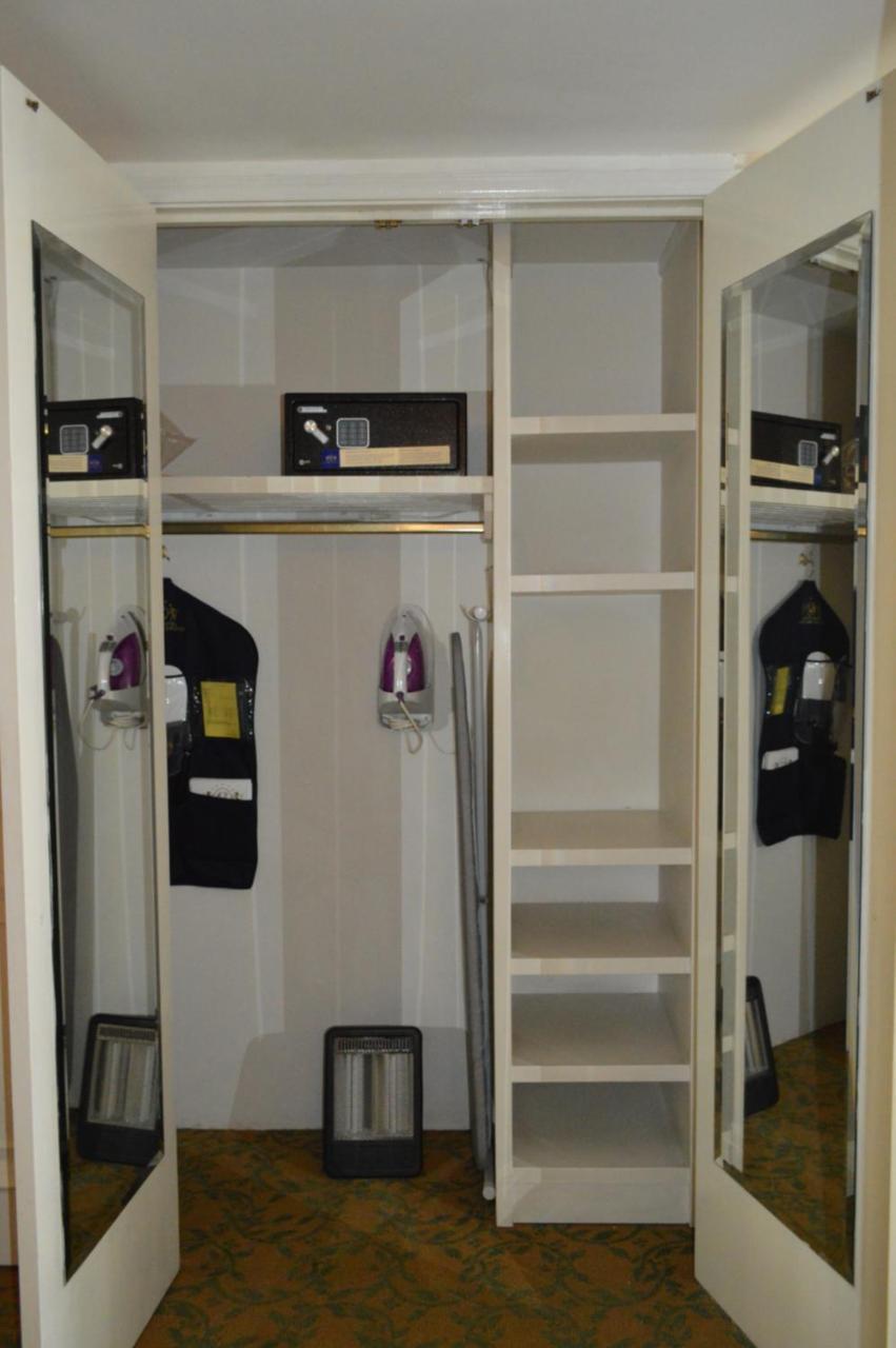 Executive Master Suite,1543780936:JPEG