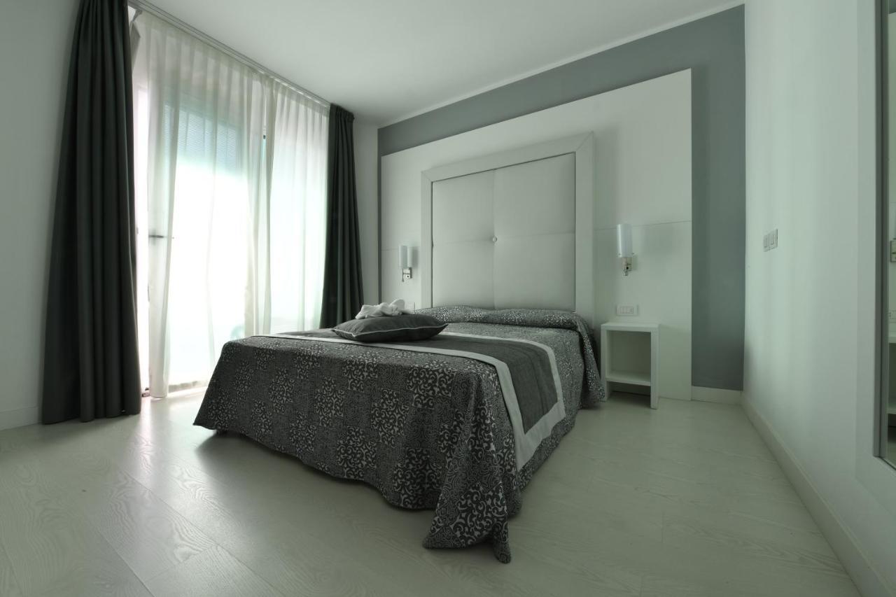 Double or Twin Room with Sea View and Beach Package