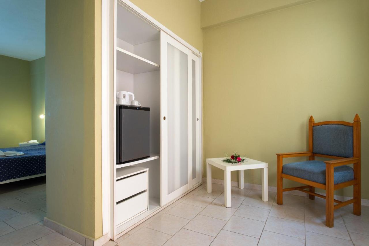 Standard Family Room,738221119:JPEG