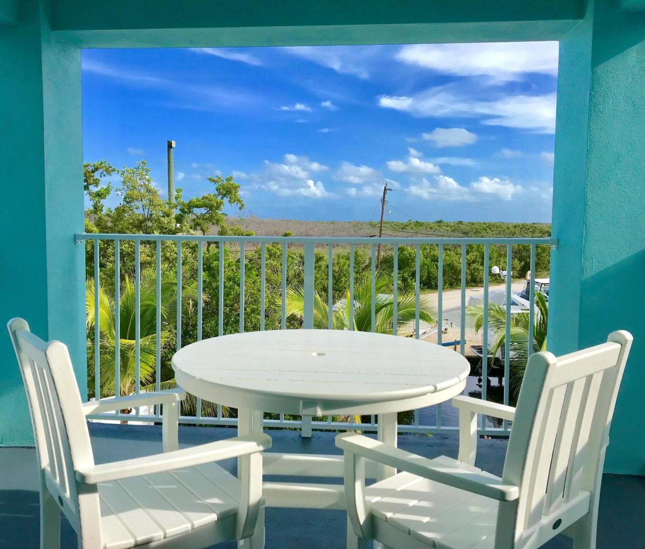 Island View Studio Off the Main Property