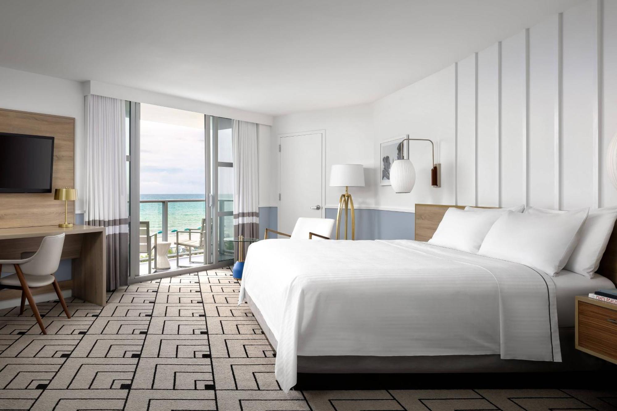 King Guest Room Oceanfront,1530996427:JPEG