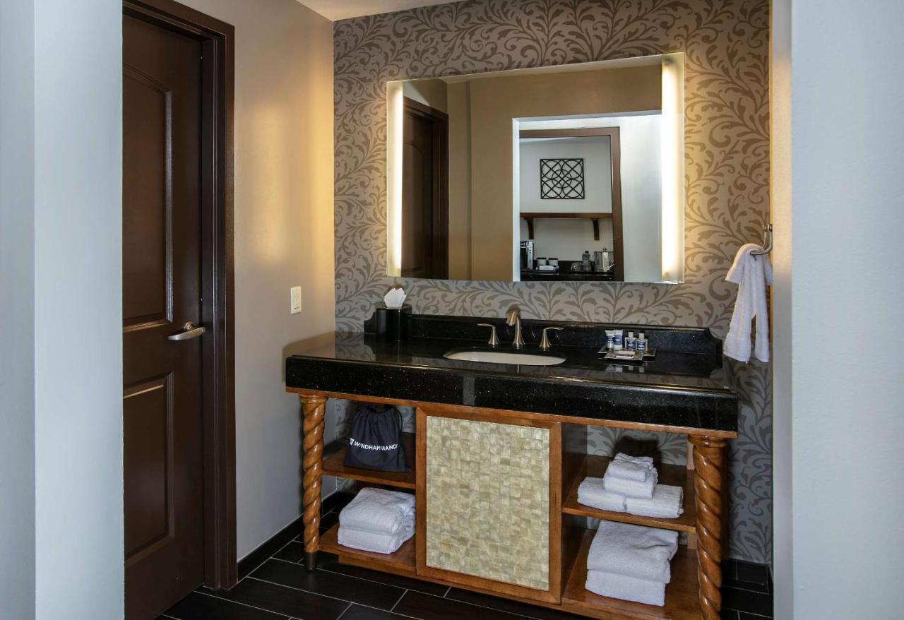 Parlor King Suite,746819759:JPEG