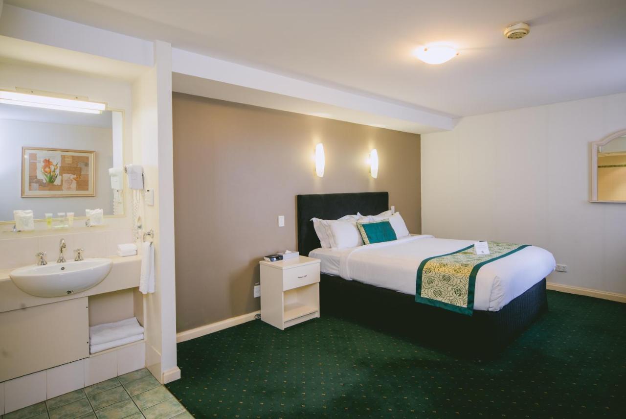 Queen Room Spa Bath