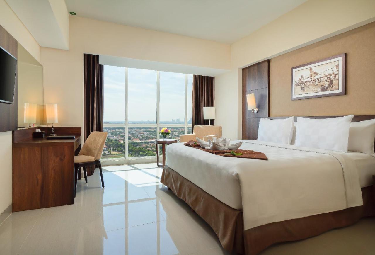 Deluxe Queen Room with City View and Shower - Smoking