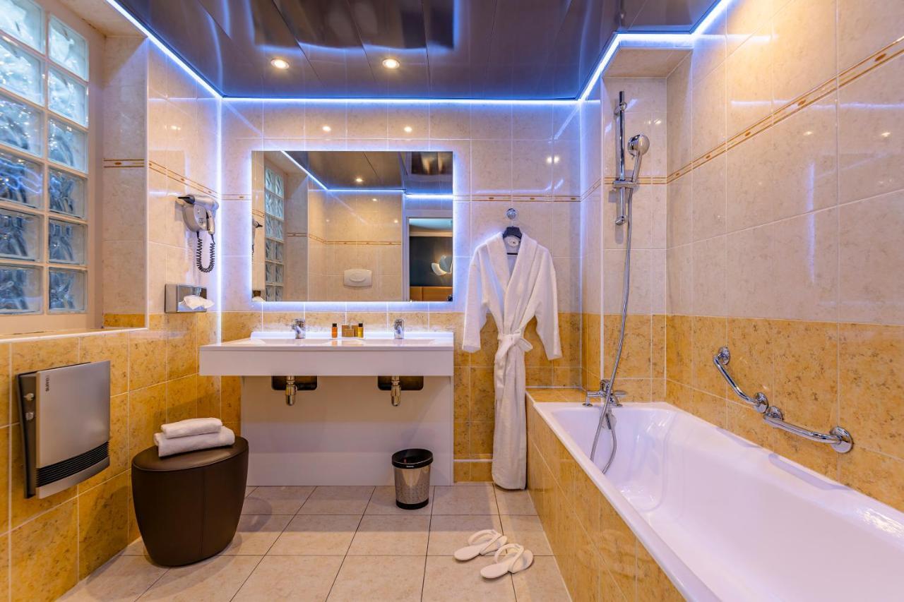 Junior Suite Access to swimming pool or fitness,984193663:JPEG
