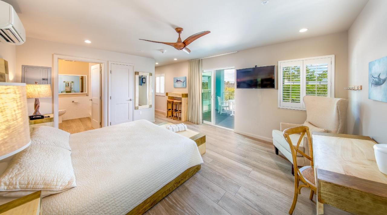 Island View Studio Off the Main Property