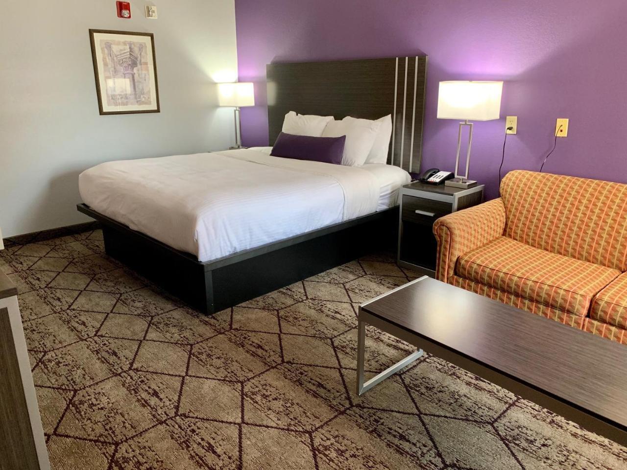 King Room with Walk-In Shower - Mobility Access