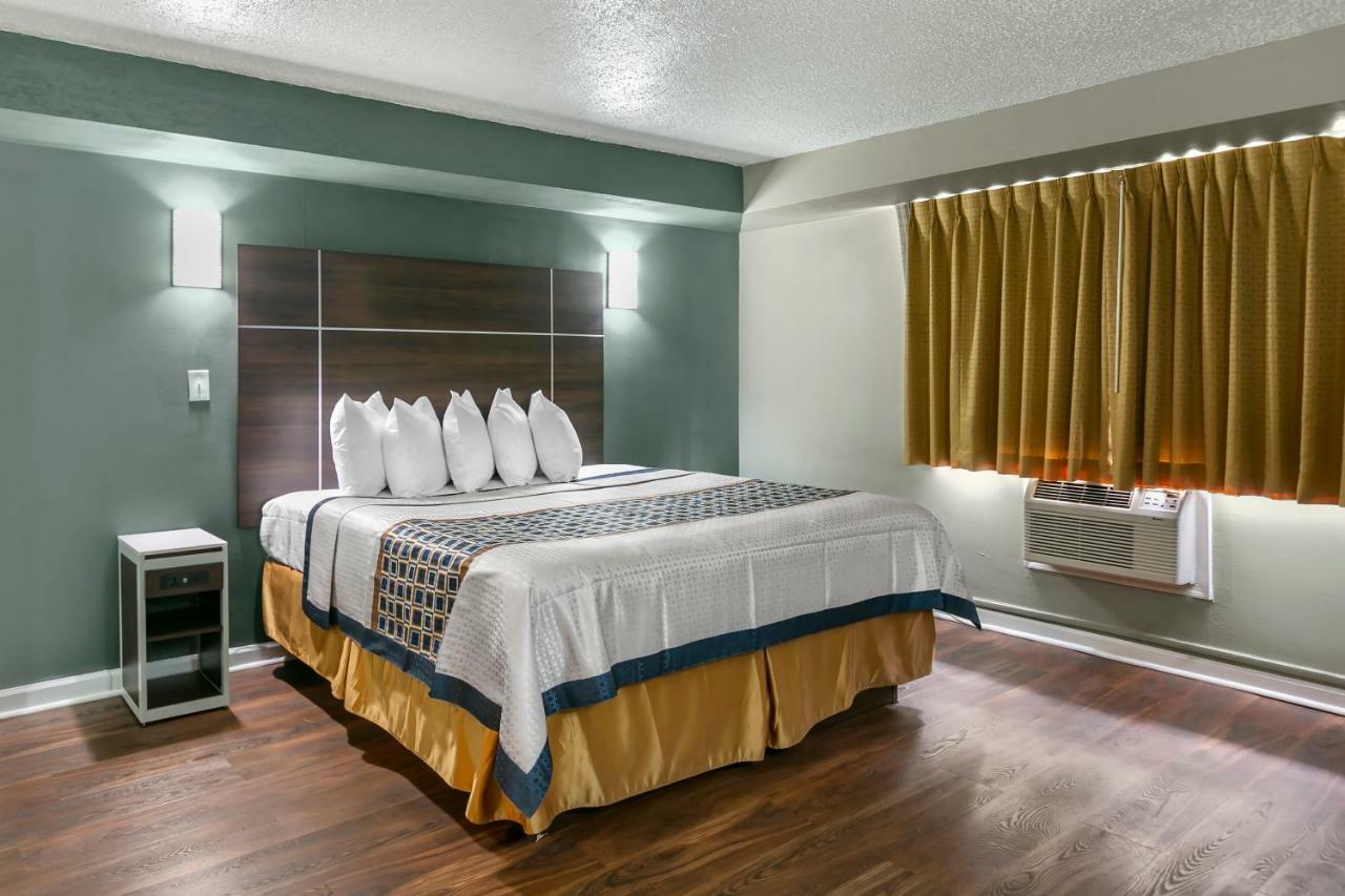 King Suite Spa Bath Smoking