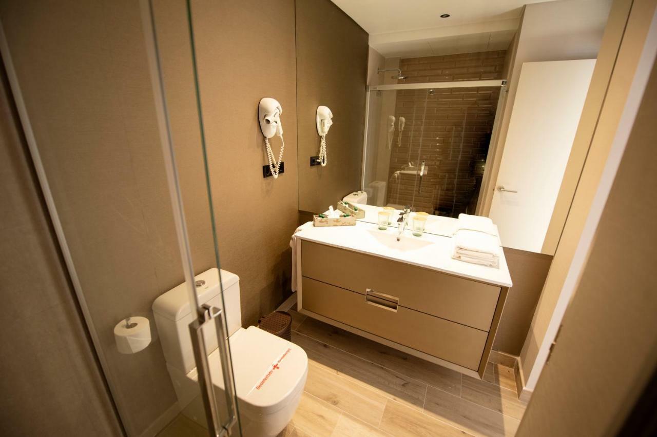 Double or Twin Room,791836236:JPEG