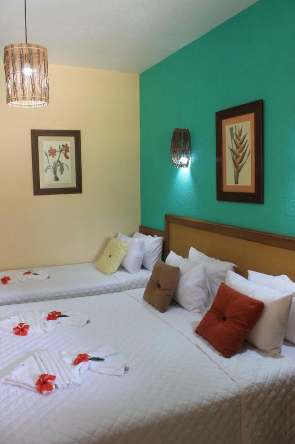 Quarto Triplo com Vista para a Piscina