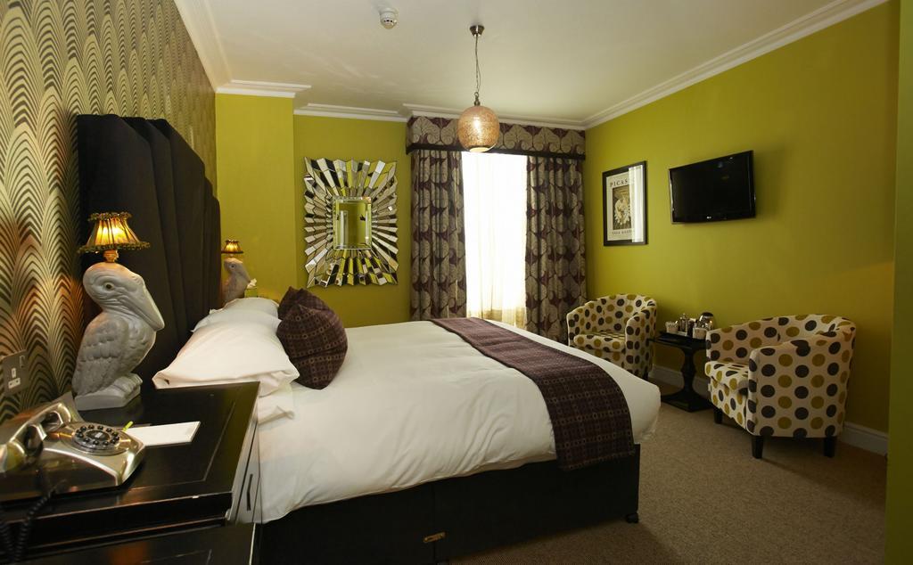 Splendid Room