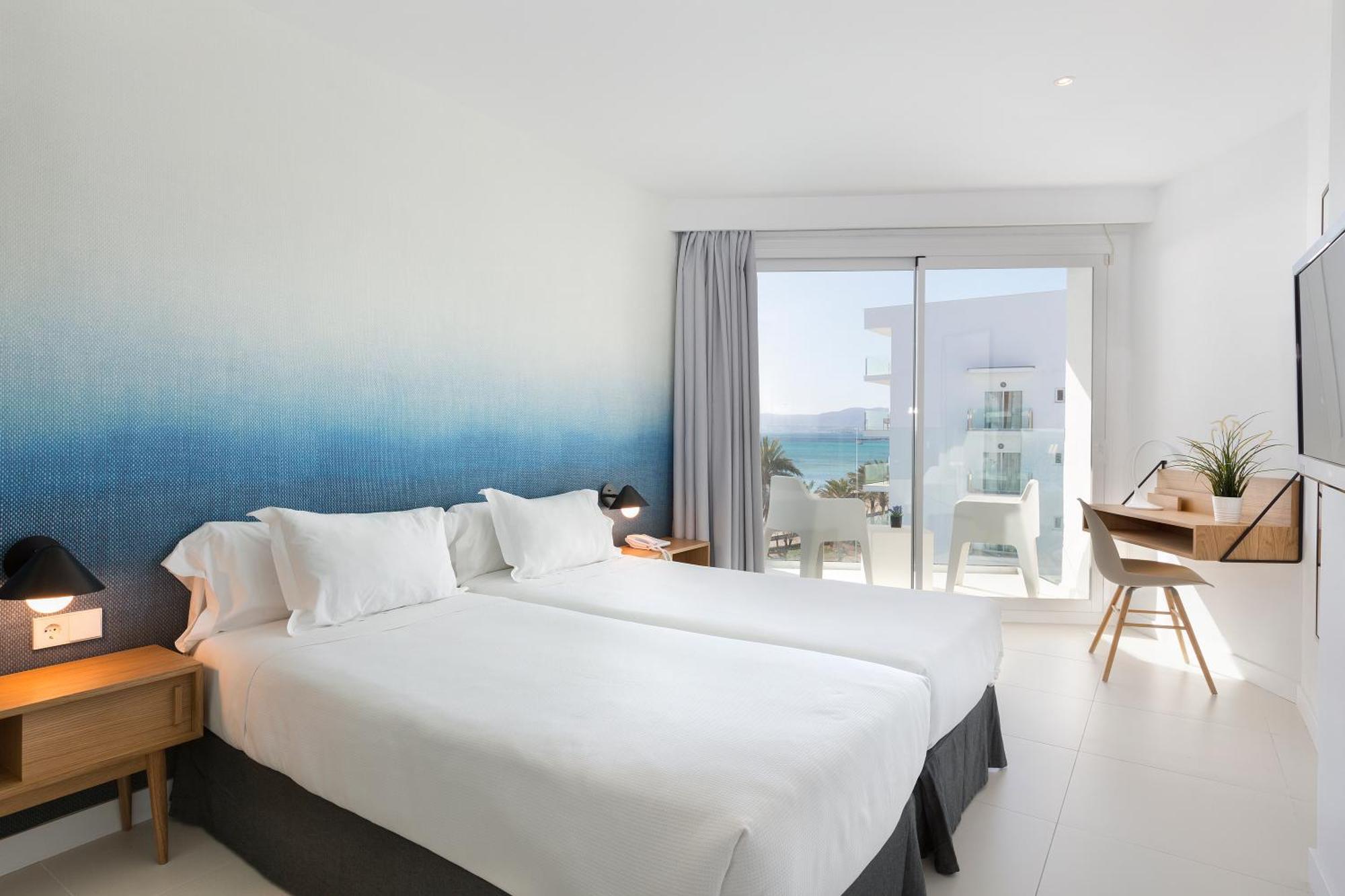 Twin Room Lateral Sea View Balcony