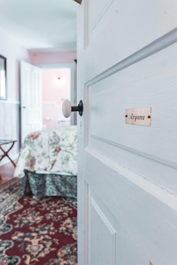 Queen Room with Garden View
