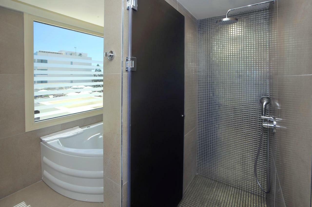 Luxury Suite with Sea View & Indoor/ Outdoor Spa Bath