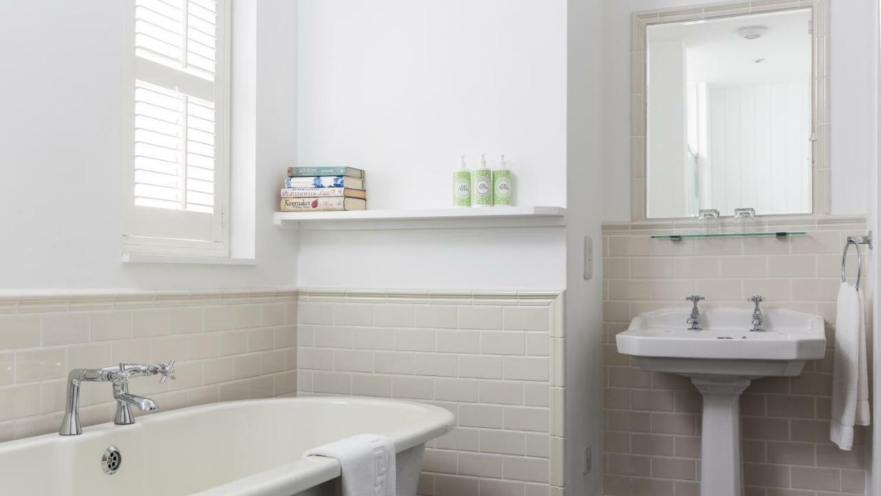 Double Room with  Bath  and Shower
